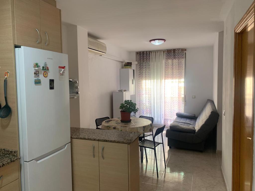 Alquilo Hermoso Apartamento En La Paradisiaca Oropesa Del Mar, 2Habitaciones, 1 Bano, Cocina, Salon, Aire Acondicionado Y Balcon A 400 Metros De La Playa Morro De Gos, Muy Cerca De Supermercados, Comercios Y Bares Exteriér fotografie